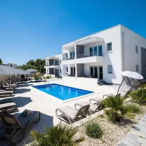 1oak-rentals.hotelinzadar.com/